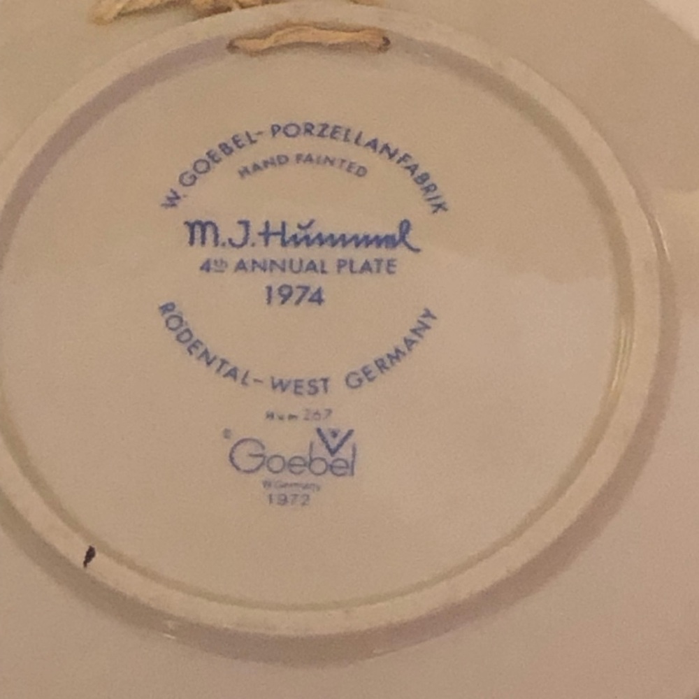 Goebel Hummel 1974 Decorative Plate Girl with Geese Porcelain Bas Relief - Picture 12 of 15